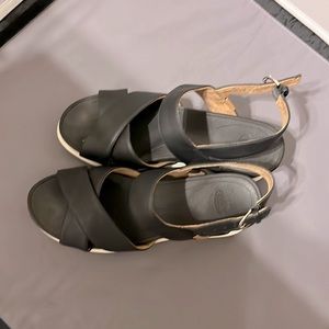 Dr Scholls womens wedge sandal. Great condition! Size 6.5